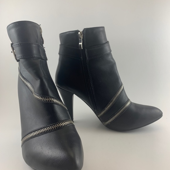 Black ankle boots with silver faux zipper detail - size 9 - Picture 4 of 10
